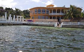 Waters Edge Guest Villa Montego Bay